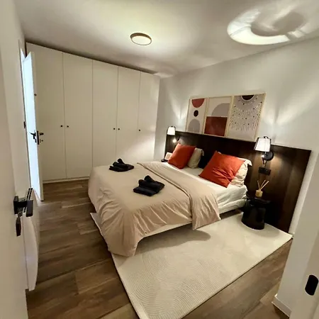 Avec Garage - 5mn Aeroport Bale Appartement