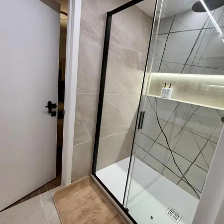 Avec Garage - 5mn Aeroport Bale Apartman