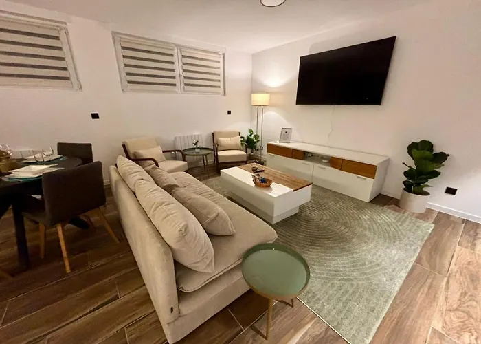 Appartement Avec Garage - 5mn Aeroport Bale *